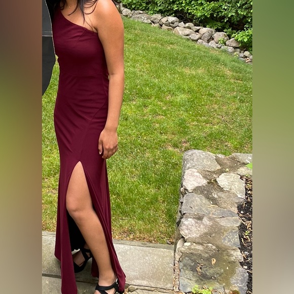 Nordstrom Size 1-2 Maroon Full length one Shoulder Prom Dress - Picture 2 of 2